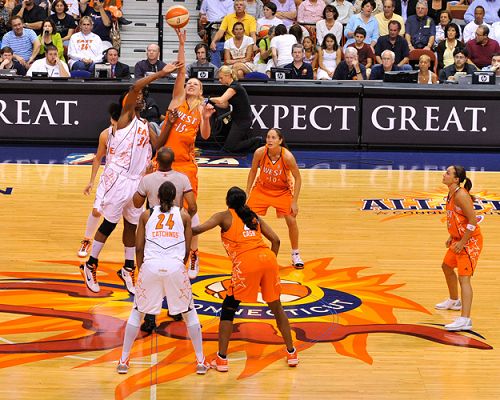 NBA直播，全面解读！球星风采、战术分析一网打尽