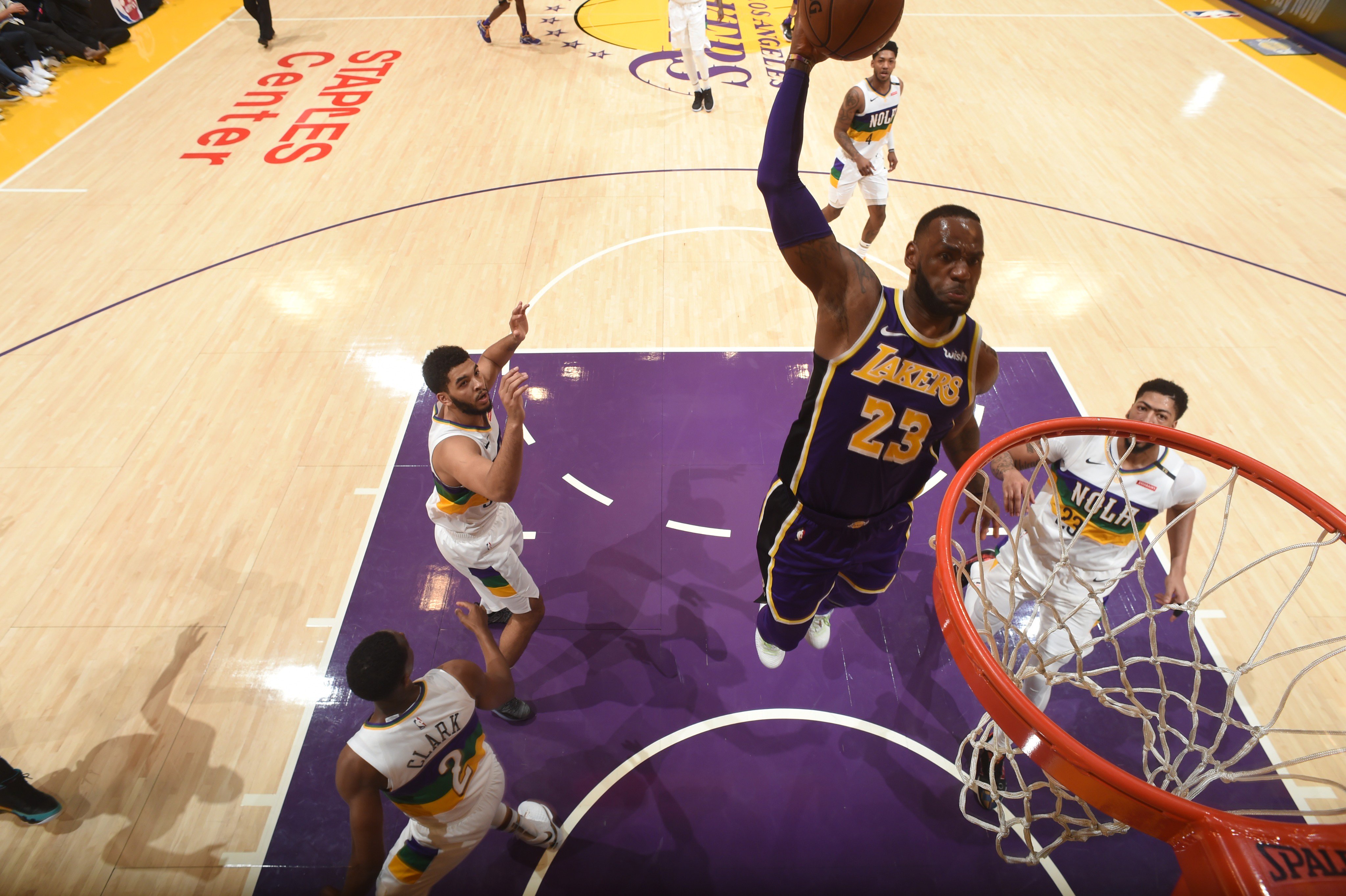 深入了解NBA免费直播：平台多样性、英语回放，轻松畅享篮球魅力