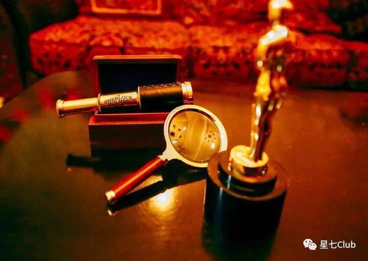 世界杯转播现场神秘事件：异常声响与女主持身份之谜