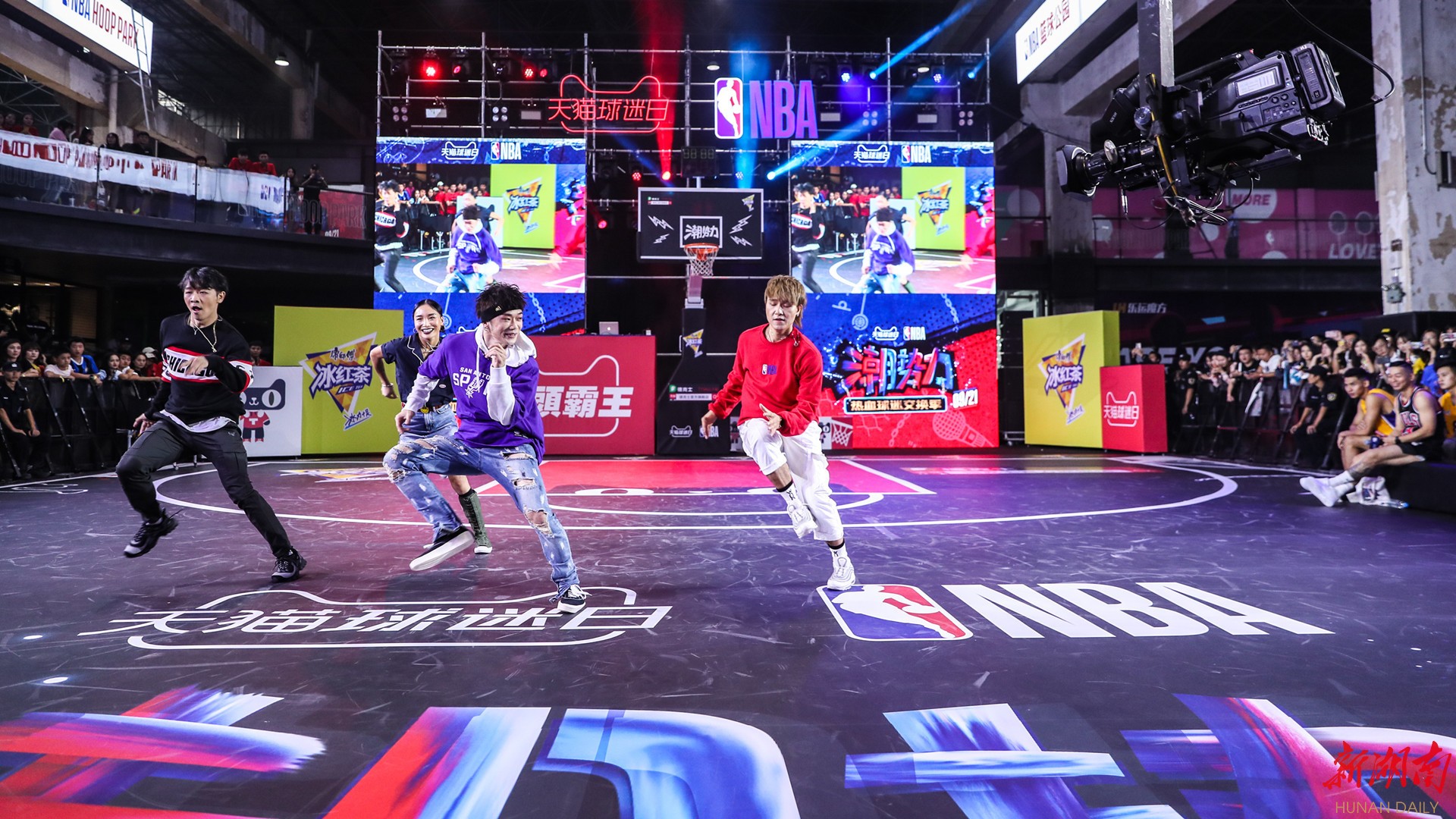 腾讯体育 NBA 直播：热血激情，传奇续写，专业解说，带你感受篮球魅力